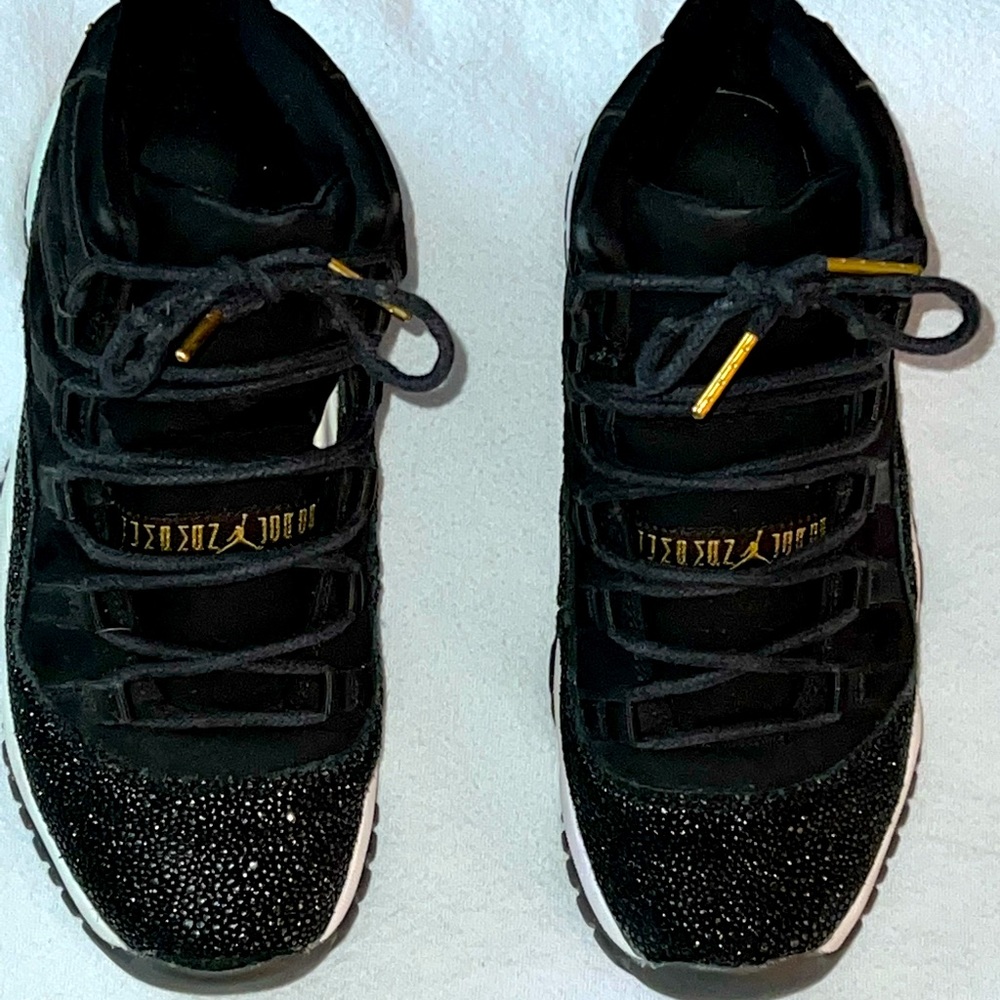 2017
Air Jordan USA 4Y Retro Premium GS 'Heiress' BLACK STINGRAY